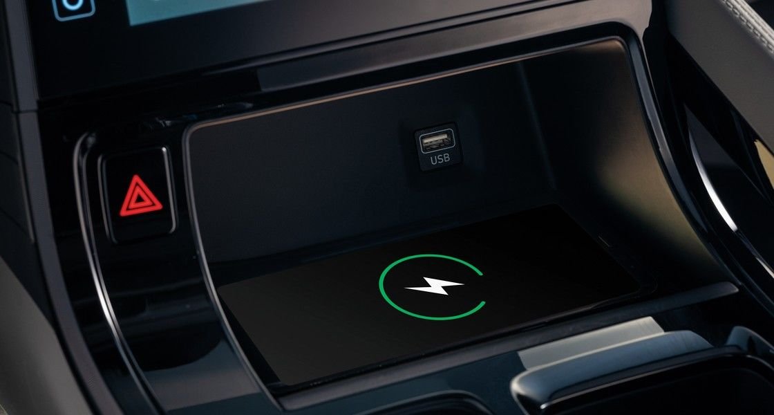 Беспроводное зарядное устройство для передних пассажиров